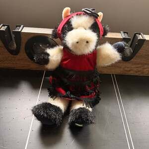 Swingin' Sweetie-Boyds Bears Cow Hershey's Exclusive - Retired 2004 with stand